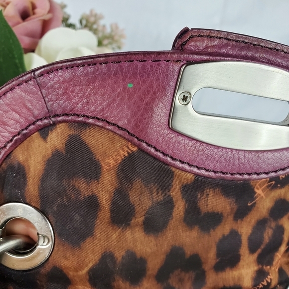 B Makowsky  Leather Crossbody Handbag - Picture 9 of 11